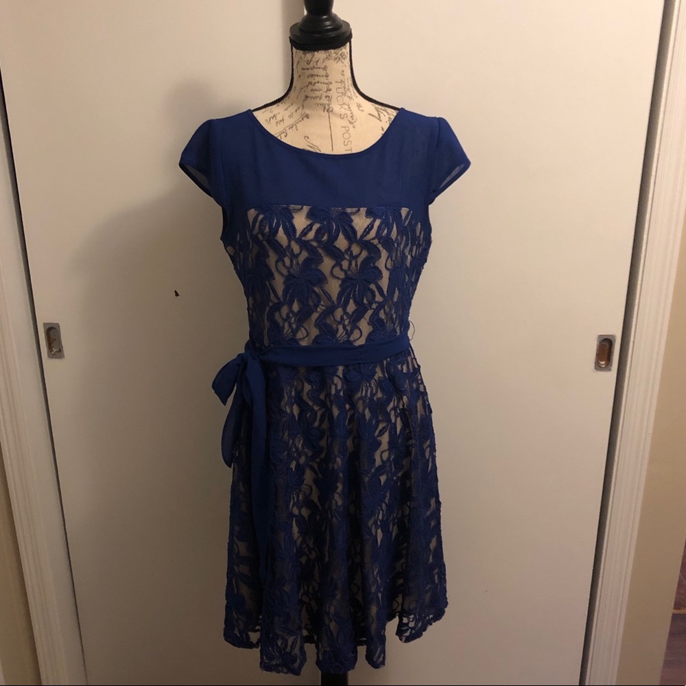 Roz & Ali Size 12 pretty blue dress